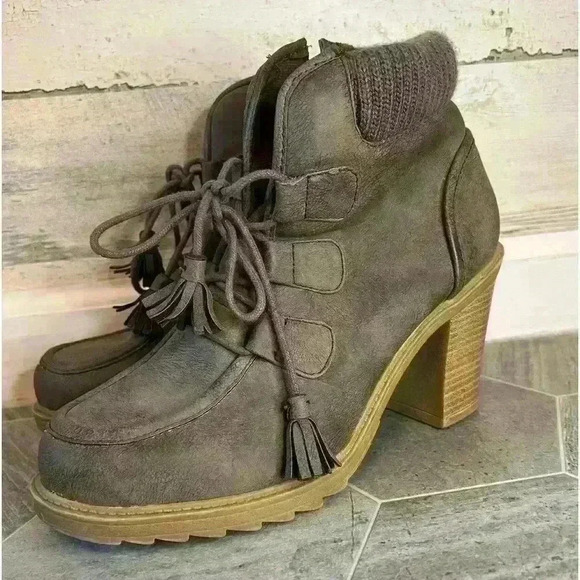 Mudd Women’s chunky lace up boots - Picture 1 of 6
